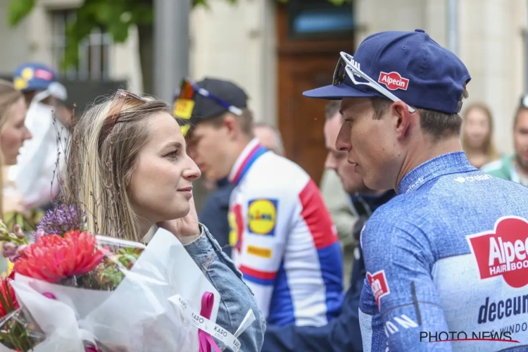 📷 Knappe beelden! Zo pakt vriendin van Jasper Philipsen hem aan na zijn overwinning