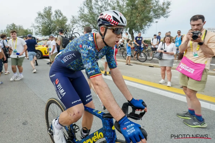 Niet gevallen, wel gefrustreerd: Wout van Aert baalt als een stekker na gemiste sprint