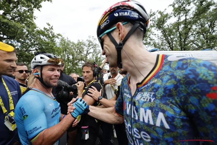 Van Aert, Philipsen en De Lie feliciteren Cavendish: "Nooit arrogant, hij is een legende en maakt het waar, ongelooflijk"