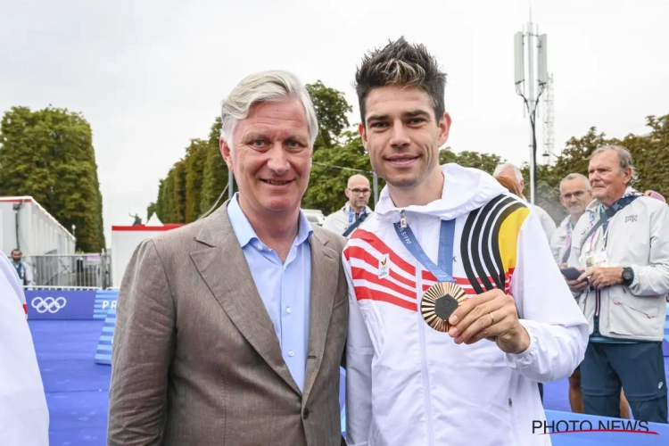 Met dank aan het voorwiel: Wout van Aert onthult hoeveel winst hem dat opleverde in jacht op medaille