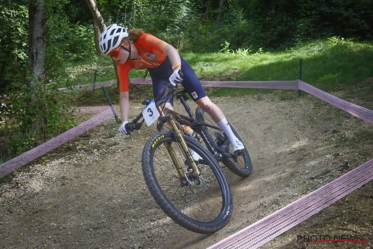 🎥 Zie haar stralen: Nederlandse wint met overmacht het WK mountainbiken