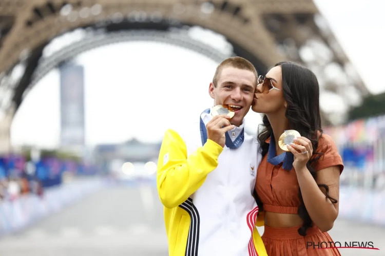 📷 Eindelijk vakantie voor Remco Evenepoel: vrouw Oumi verklapt de reisbestemming