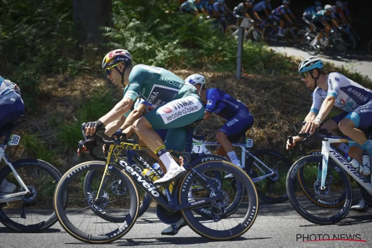 🎥 Wout van Aert geklopt aan de meet, maar hij gaat van de groene naar de rode leiderstrui