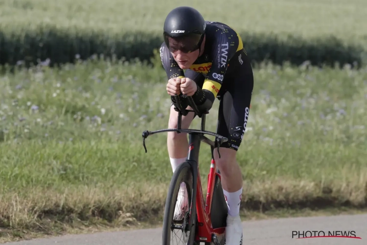 🎥 Hommeles in Tour de l'Avenir: Duitser steekt middelvinger op naar medevluchter