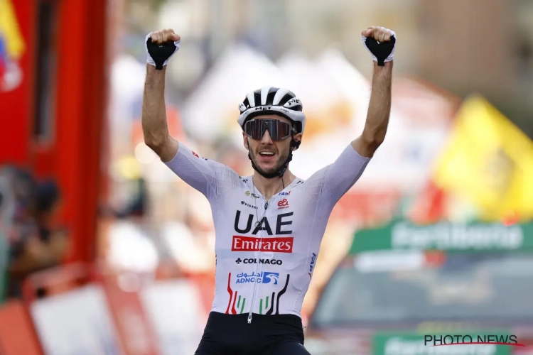 🎥 Adam Yates rondt monstersolo af in de Vuelta, Lennert Van Eetvelt doet een slechte zaak 