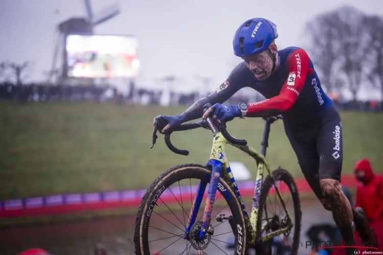 Pim Ronhaar staat op het podium in Hulst, maar klaagt toch: "Niet tevreden"