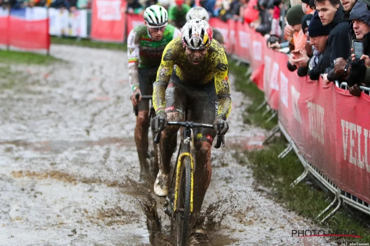 Ook een onverwacht thema in Dendermonde: Wout van Aert reageert meteen met een geweldig succesvolle ingreep