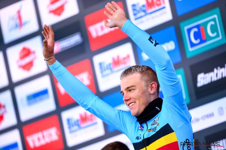 Thibau Nys maakt droom waar en heeft wat te zeggen over Wout van Aert en Mathieu van der Poel: "Veruit beste crosser ooit"