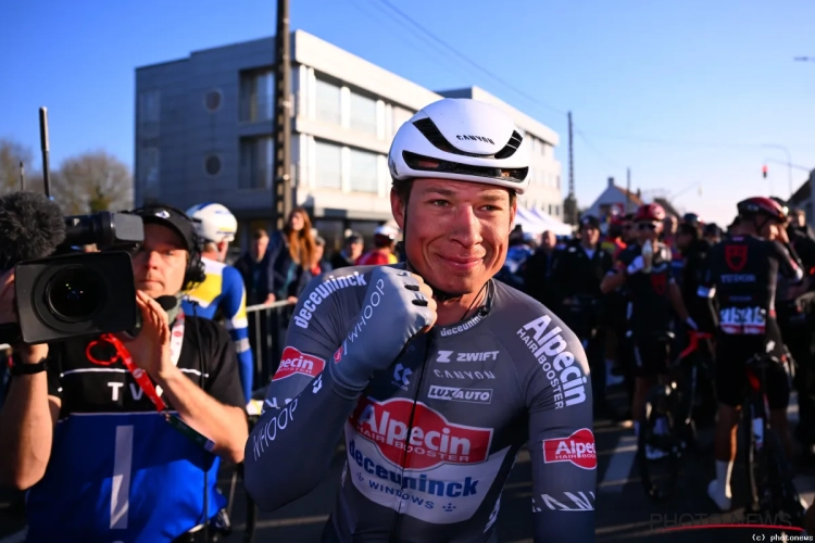 🎥 Jasper Philipsen knalt op zijn verjaardag naar de zege in Kuurne: "Heel speciaal"