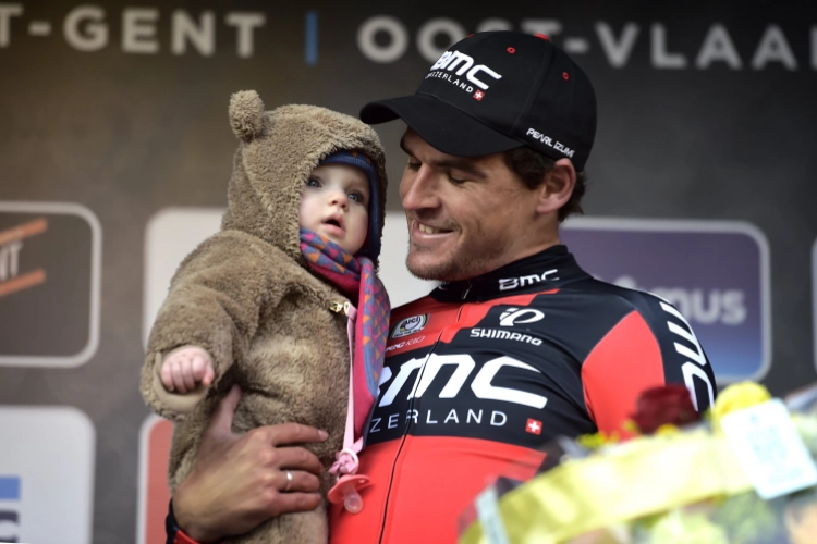 Zo vader, zo dochter: Fleur Van Avermaet krijgt haar eerste fietsje 