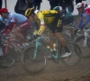 🎥 Pechdag voor Wout Van Aert? Eerst pech in het Bos, daarna deze schuiver over asfalt