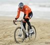 Fotograaf lag anderhalf uur in de zee om kiekjes van Van Aert en van der Poel te schieten