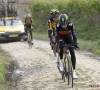 📷  Wout van Aert en andere renners Jumbo-Visma vertrekken in Parijs-Roubaix met speciale tenue 