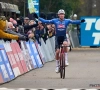 Mathieu van der Poel wacht tot half cross om de rest af te schudden en wint makkelijk zijn laatste cross voor het WK