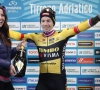 🎥 Geïmproviseerd podium zorgt tijdens de viering van Primoz Roglic voor geniale beelden