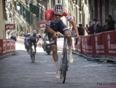 🎥 "Als een raket naar de maan": kijk op deze video hoe Van der Poel Alaphilippe genadeloos uit het wiel knalde