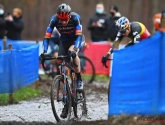 Toon Aerts slaat dubbelslag op Krawatencross en doet woordje over broer Thijs: "Hoop het voor hem"