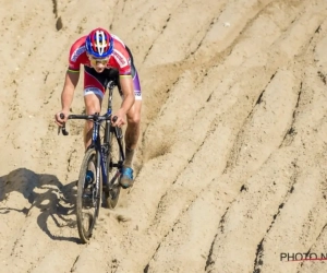 Van der Poel bijna ten val: "Close call, love it", Van Aert berust: "Wie niet waagt ..."