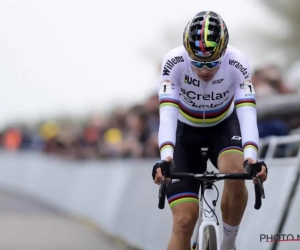 Pech speelt dubbele rol in modderklassieker van Gavere: Van Aert gaat vanop plaats 3 tóch met de winst lopen