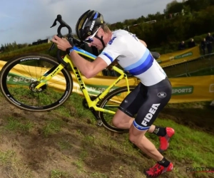 Opnieuw niets te doen tegen Mathieu van der Poel, al was verschil deze keer érg klein: "Ik had even het gevoel dat ik kon winnen"