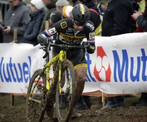 Materiaalpech houdt Wout van Aert van zege in Geraardsbergen