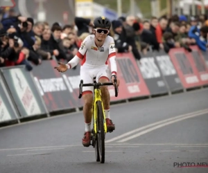 ?  Supertalent Tom Pidcock reed ondanks deze stevige valpartij nog naar de tweede plek in Hoogerheide