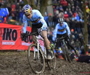 Absoluut fenomenale demonstratie van Wout Van Aert, die derde wereldtitel op rij pakt in hol van de leeuw