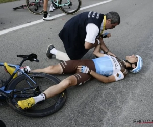 Romain Bardet moet het in het vervolg van de Tour zonder kamergenoot doen na sleutelbeenbreuk