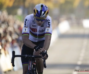 Wout Van Aert legt uit waar het fout liep in Bern: "Een klein akkefietje beslist de koers"