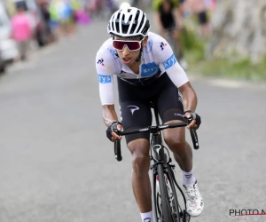 Sensatie in de Tour compleet: cruciale etappe zowaar stilgelegd, Egan Bernal neemt leiderstrui over