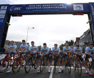 📷 🎥 Kippenvel nog voor EK-start: ook indrukwekkende minuut stilte voor Bjorg Lambrecht bij de profs