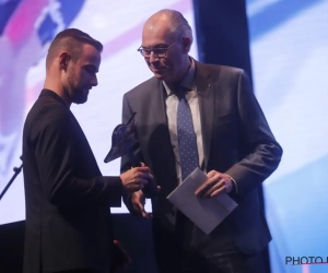 📷 Ploeg van Campenaerts stelt nieuwe truitjes voor en gaat Club Brugge achterna