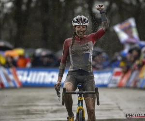 Alvarado verspeelt de eindzege in de Wereldbeker door een valpartij, Lucinda Brand wint in Hoogerheide