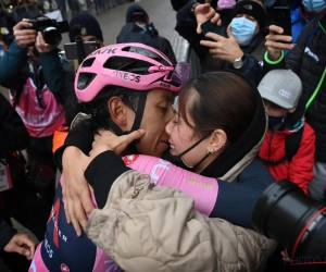 Egan Bernal gaat er na Giro-winst vol voor tijdens innig moment met vriendin