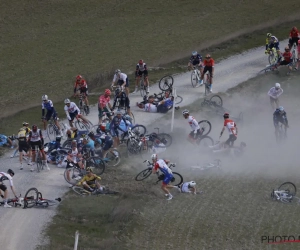 🎥 Deze massale en spectaculaire valpartij zorgde voor zo veel averij in Strade Bianche