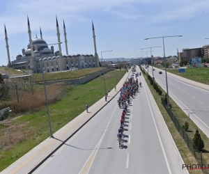 🎥 Ronde van Turkije blijft organisatorische warboel: peloton moet plots door wegenwerken rijden