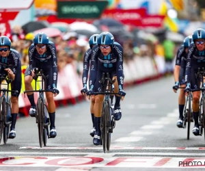 Team dsm-firmenich verrast iedereen in de Vuelta, Evenepoel neemt meteen tijd op Roglic en Vingegaard