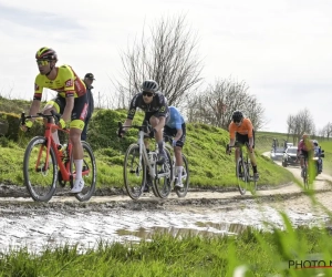 🎥 "Het lijkt wel Domino Day": spectaculaire crash van alle favorieten in 'Mini-Roubaix' helpt ex-poulain Lefevere aan zege tegen kleinzoon Benoni Beheyt