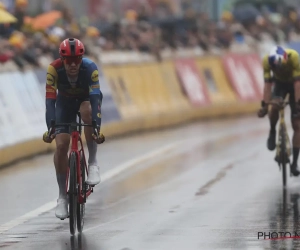 Plots rijdt totaal onbekende wielrenner in zog van Van Aert en Stuyven in volle finale: deze (onbedoelde) truc doet het 'm