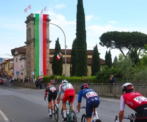 🎥 "Diefstal op klaarlichte dag": Commentatoren snoeihard voor vluchter in Giro