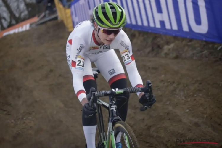 Vos overleeft kettingprobleem en heerst in finale van superspannende WB-cross