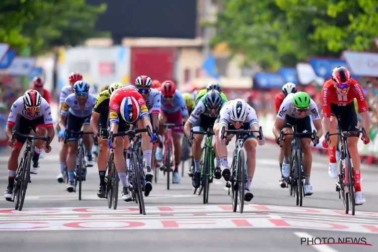 🎥 Gaviria schuift op naar derde plaats na deklassering van concurrent