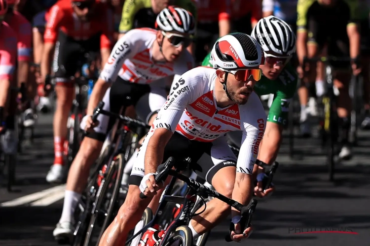 Philipp Walsleben blijft nog wel even aan zijde van Van der Poel rijden