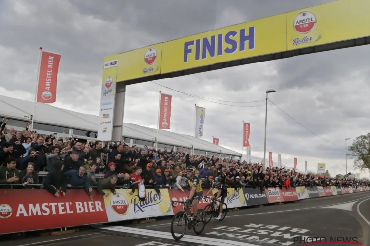 Philippe Gilbert viert zijn kwartet aan zeges in Amstel Gold Race met virtuele tocht met ploegmaats