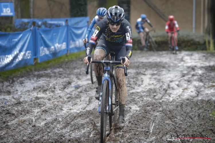 Lucinda Brand haalt het van enkele landgenotes in Heusden-Zolder na zeer spannende wedstrijd 