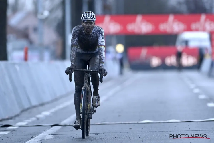 Geen amusante namiddag voor Mathieu van der Poel: "Het was mijn ding niet, ik vind het niks hier"