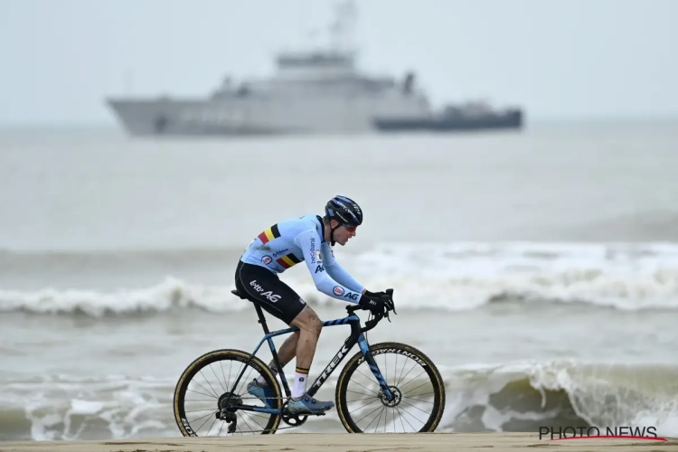 Aerts wél goed op zand: "Eén van beste zandpassages uit carrière" en "Mooi naast Wout en Mathieu op podium te staan"