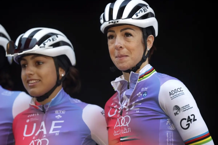 Voormalige wereldkampioene demonstreert sprintsnelheid meteen in Vuelta CV Feminas