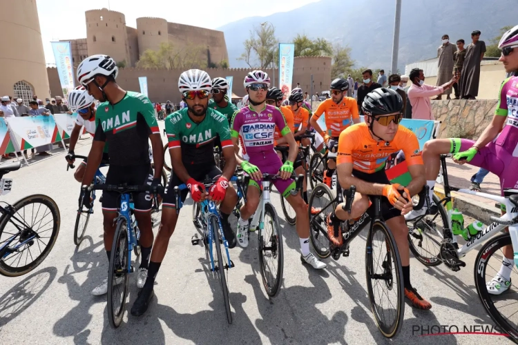 🎥 Mark Cavendish grijpt naast de zege in eerste etappe van Tour of Oman