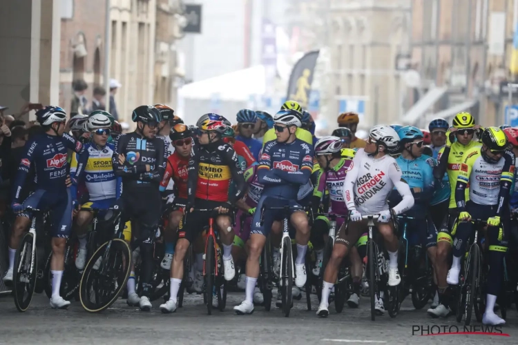 🎥 Op zoek naar opvolger voor Wout van Aert: renners na de 'Last Post' vertrokken in Gent-Wevelgem!